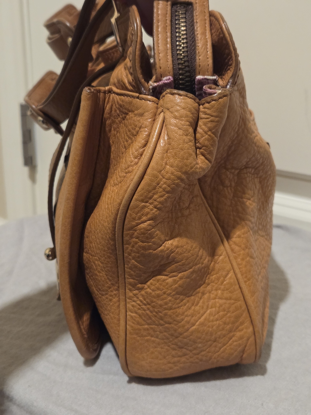 Vintage Tre Vero Cognac Leather Tote with Gold Hardware - Picture 3 of 6